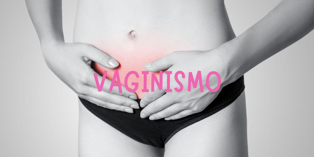 Mujer en calma con las manos sobre el vientre, simbolizando autocuidado y sanación del vaginismo.
