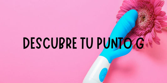 Vibrador curvo para punto G sobre tela suave, simbolizando la exploración del punto G y el placer interno de la mujer.