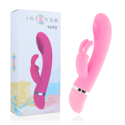 Susy junto a su caja de Intense