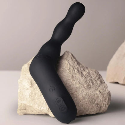 El Adapt apoyado en una piedra, con los botones a la vista